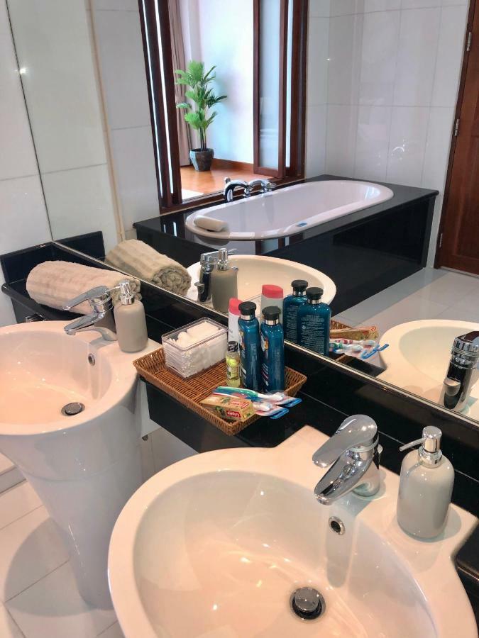 D-Lux 4 Bed Beachfront Apartment With Sea View Cape Panwa Luaran gambar